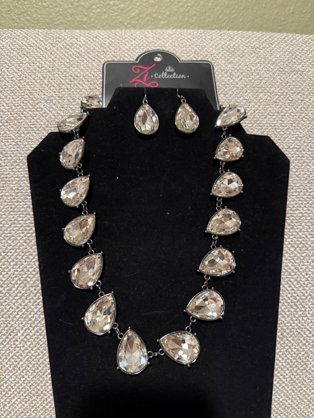 Zi COLLECTION Mystique Silver Teardrop Crystal Necklace and Earrings Set